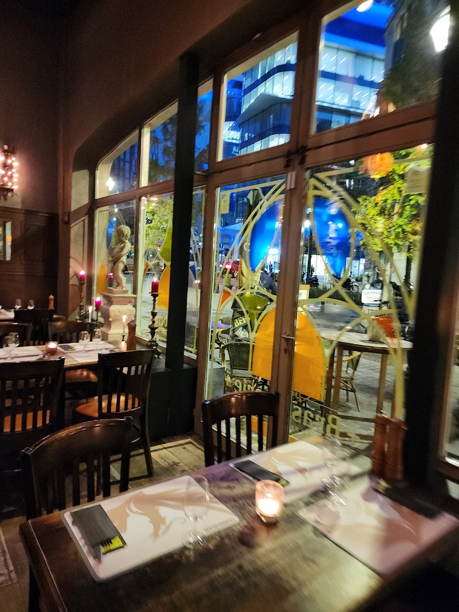 Grimbergen Cafe