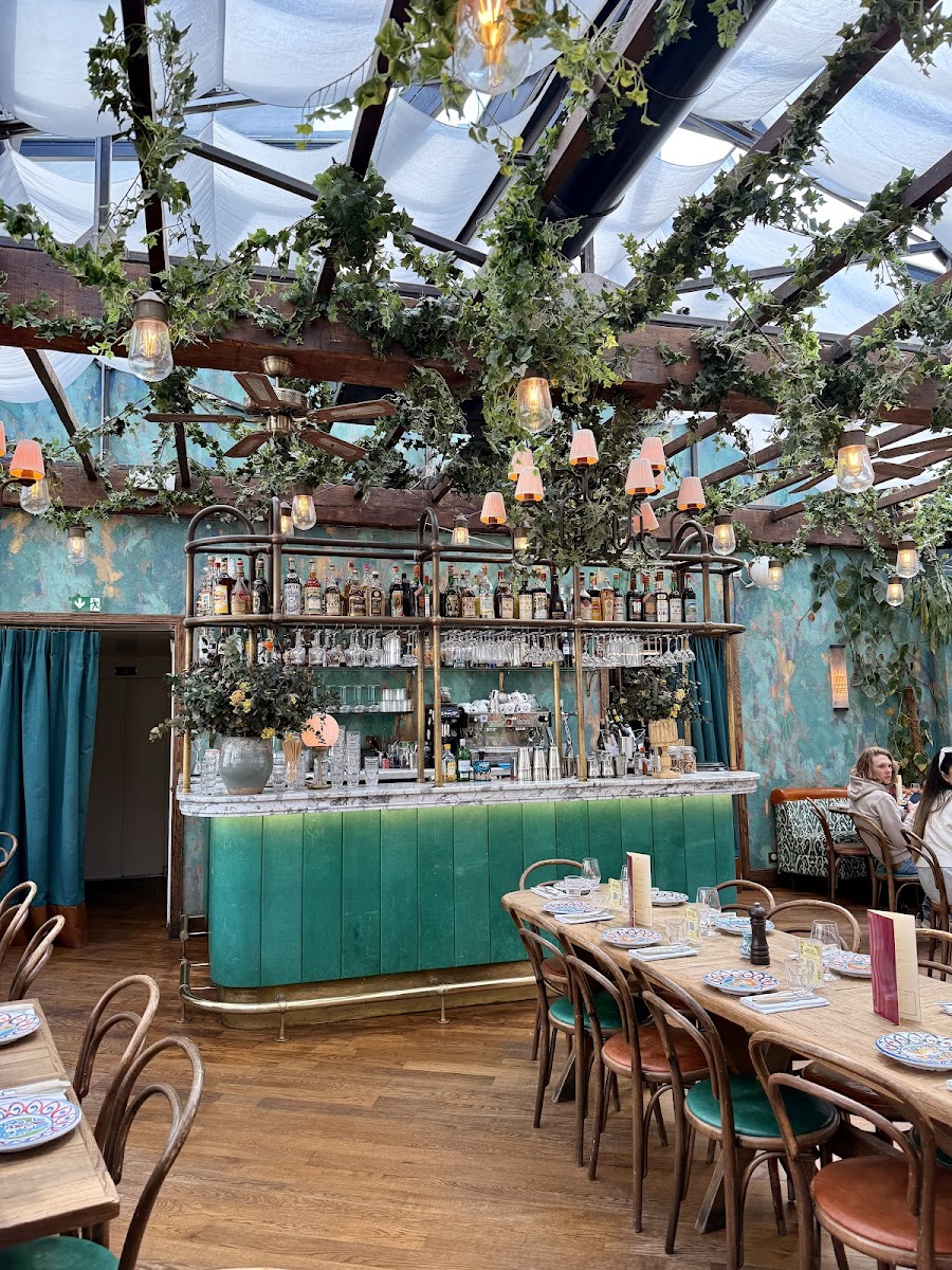 brizz restaurant bar & grill